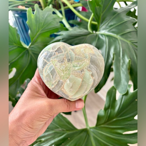 Green Moonstone Heart - Picture 4 of 7